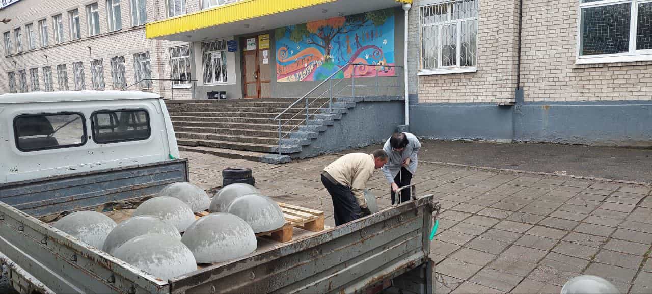 Установка парковоччной полусферы в гимназии Шевченковского рн