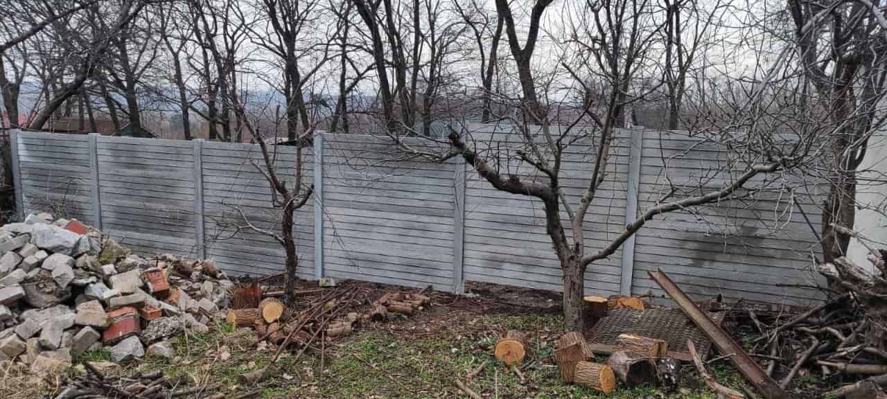 Монтаж еврозабора с имитацией под дерево дачи «Соловьиная роща»