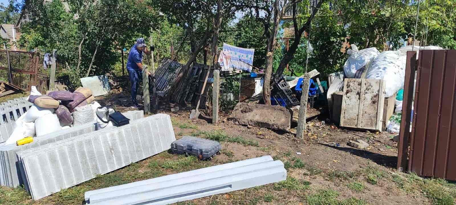 Установка бетонного еврозабора