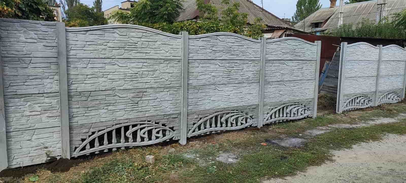 Установка бетонного забора