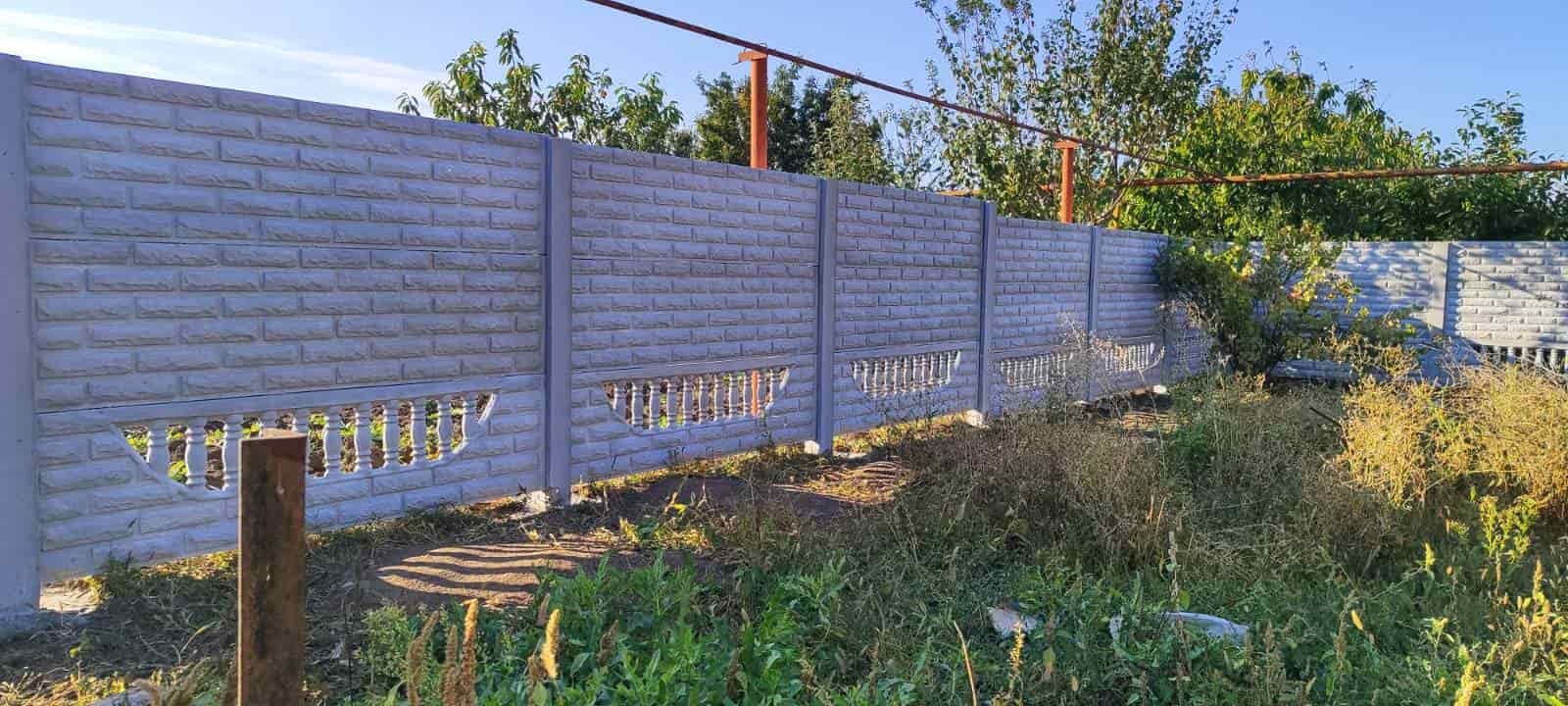 Установка бетонного забора ул.Независимой Украины г.Вольнянск