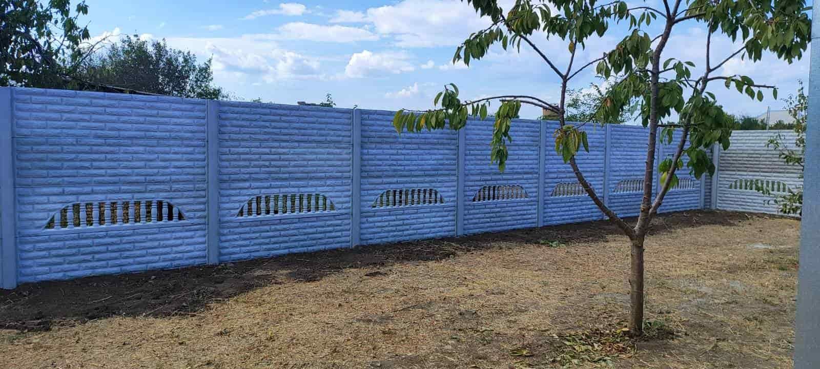 Установка бетонного забора ул. Молодежная с.Юльевка