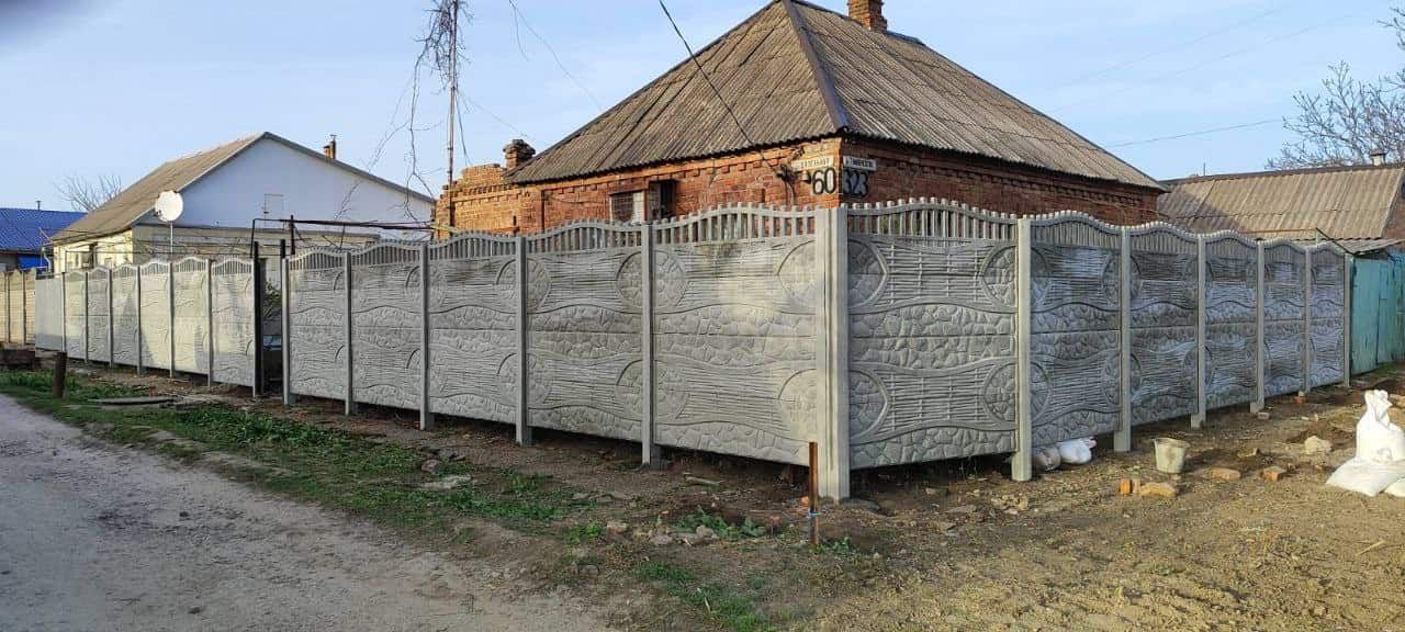 Установка бетонного забора с фундаментом ул. Дизельная