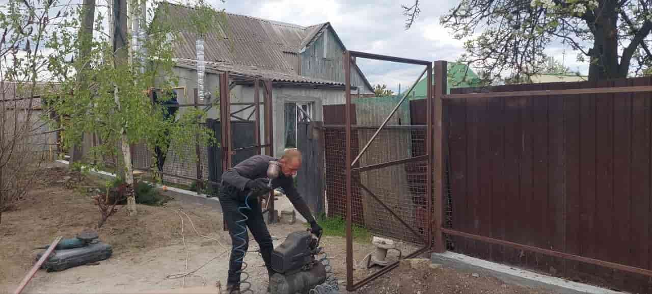 Установка забора из профнастила