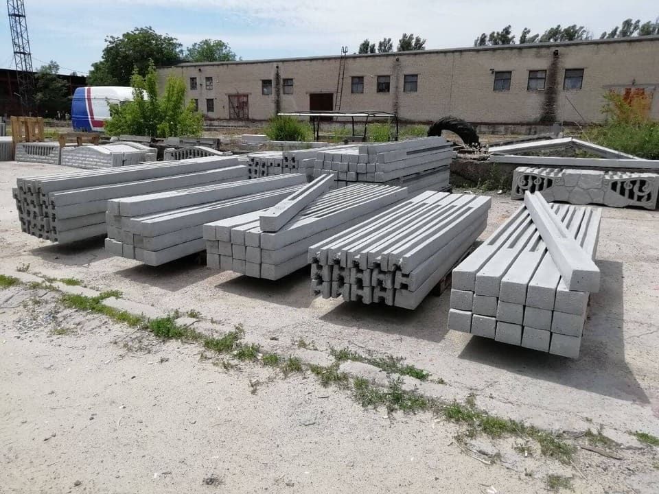 Столбы для еврозабора***Стовпи для огорожі