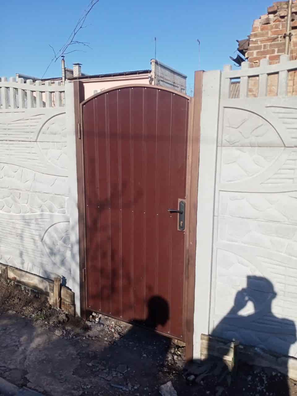 калитка из профнастила с врезным замком