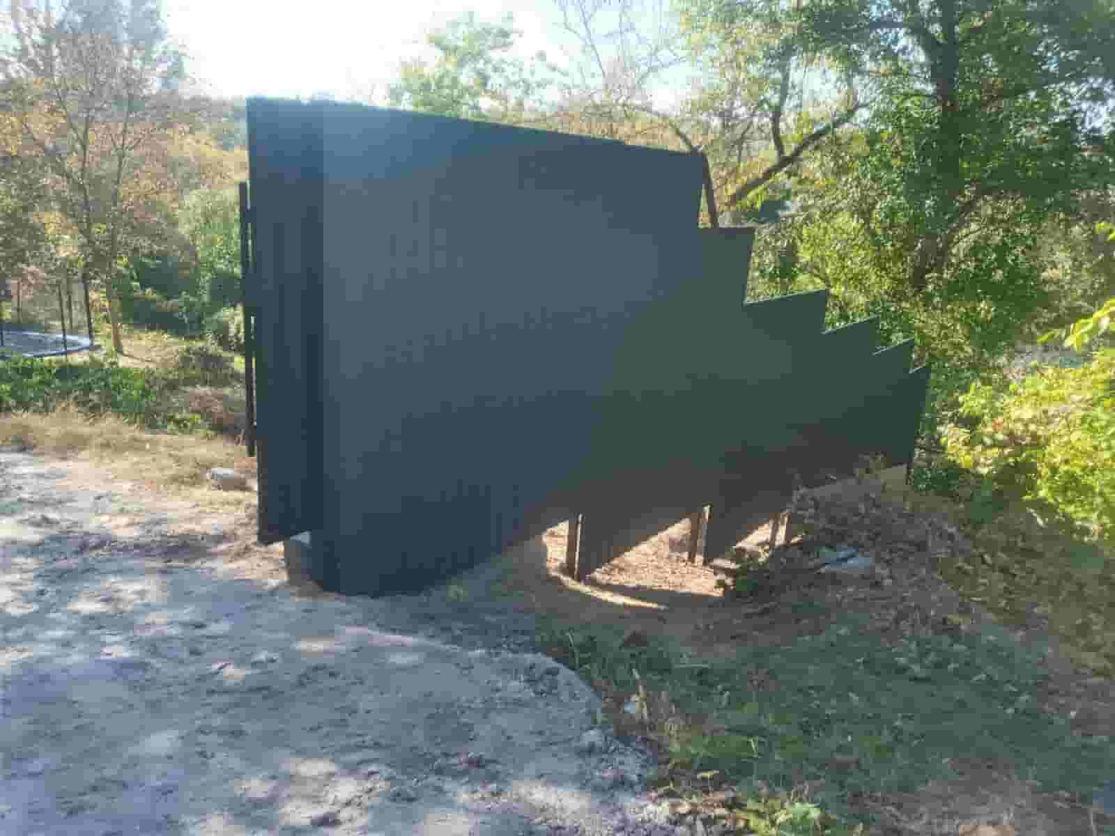 столбы для забора из профнастила