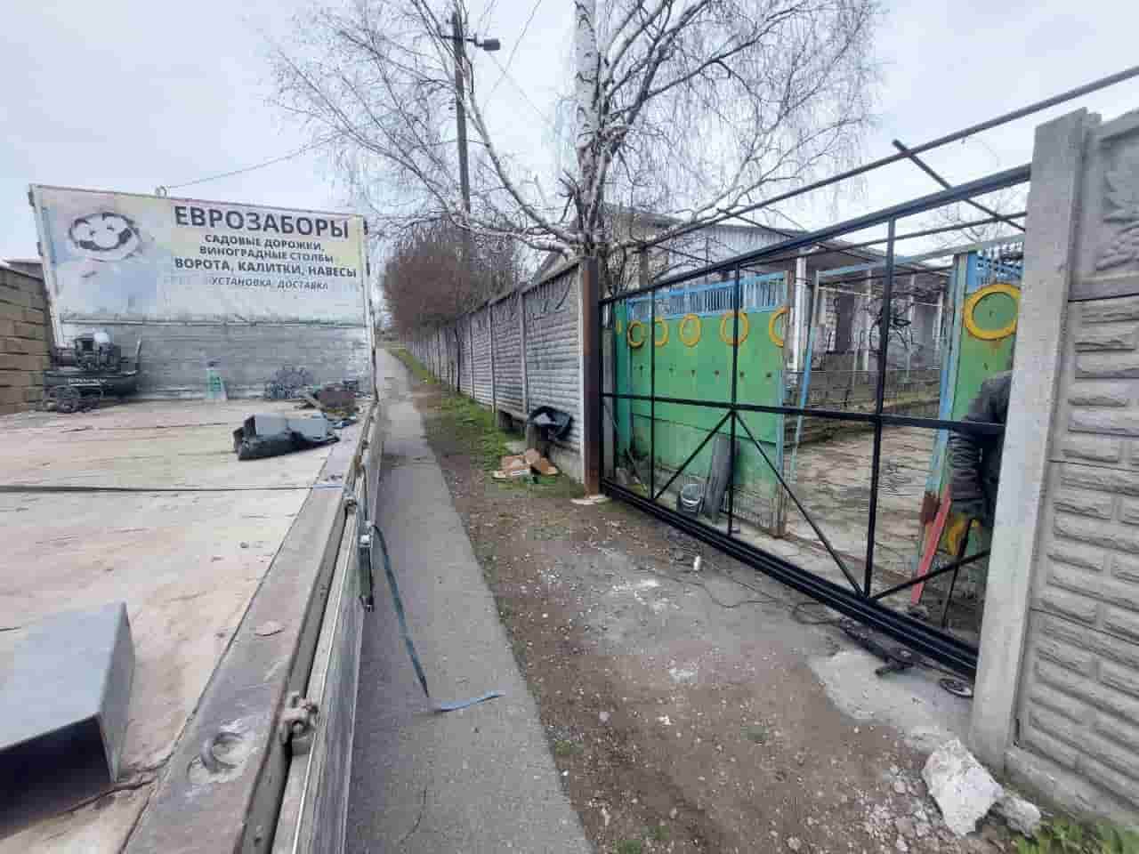 установка откатных ворот